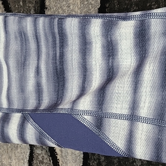 UNDER ARMOUR Fitted Capri Leggings - Picture 10 of 10